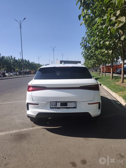 Автомобиль Byd e2