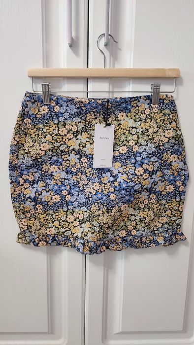 Fuste NOI 40 lei Missguided/BERSHKA