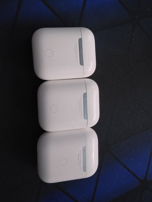 Lot Apple Airpods