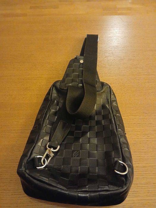 Louis vuitton sling bag