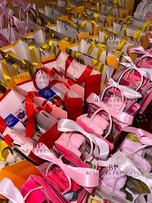 Подарки коллегам на 8 марта