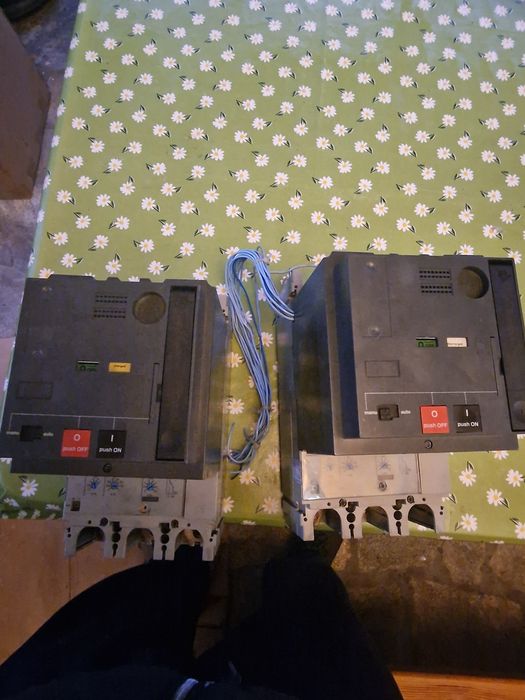 Schneider и Merlin Gerin Автоматични прекъсвачи и моторни механизми