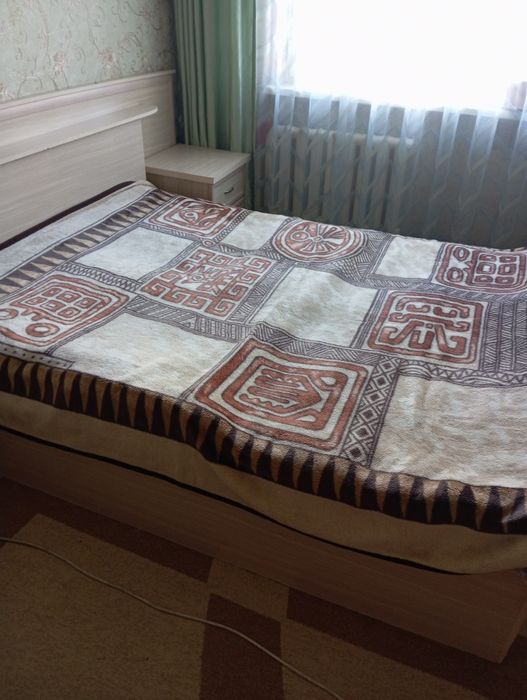 Продам 2 пледа-покрывала.