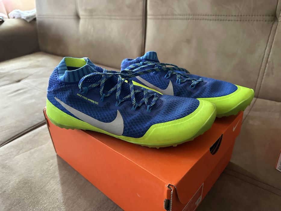 Продавам нови футболни бутонки