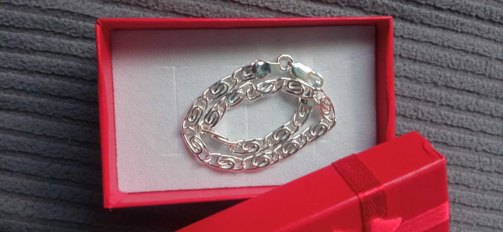 Нов, дамски сребърен комплект. Намалени,единични модели.В кутия всеки.