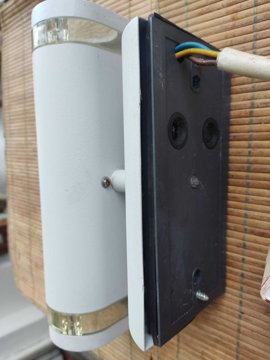 Масивен,метален, фасаден осветителен аплик пълен комплект с 4бр.крушки