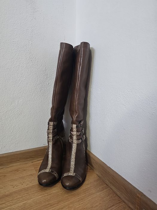 Vand cizme piele dama Made in Romania maro 38