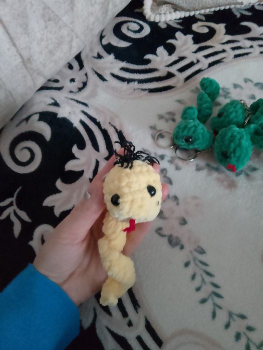 Брелки змейки символ 2025г.