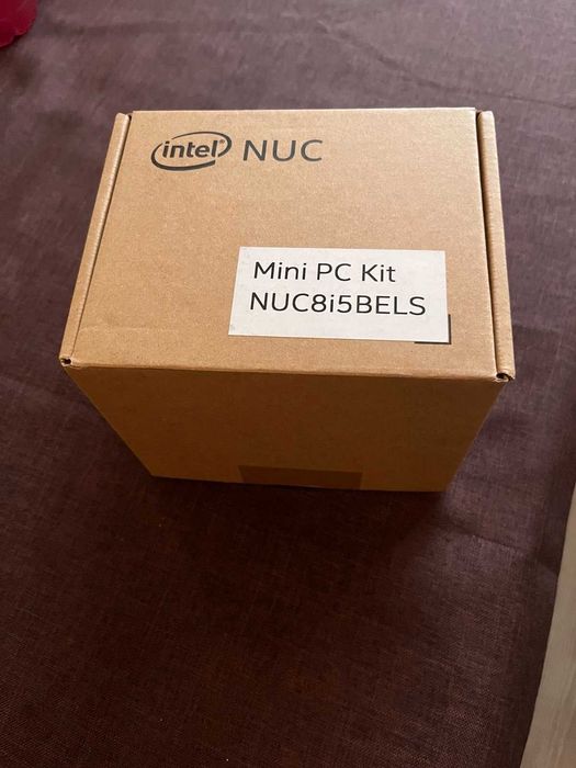 Intel NUC NUC8i5BELS 16GB,128GB малък компютър
