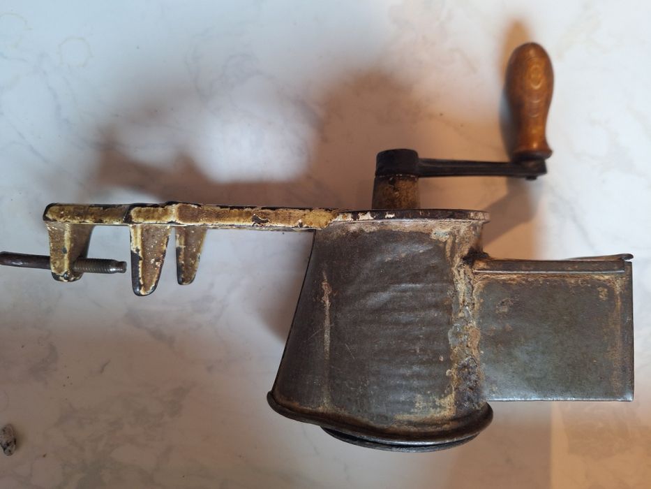 Masina de tocat vintage Fripu 205