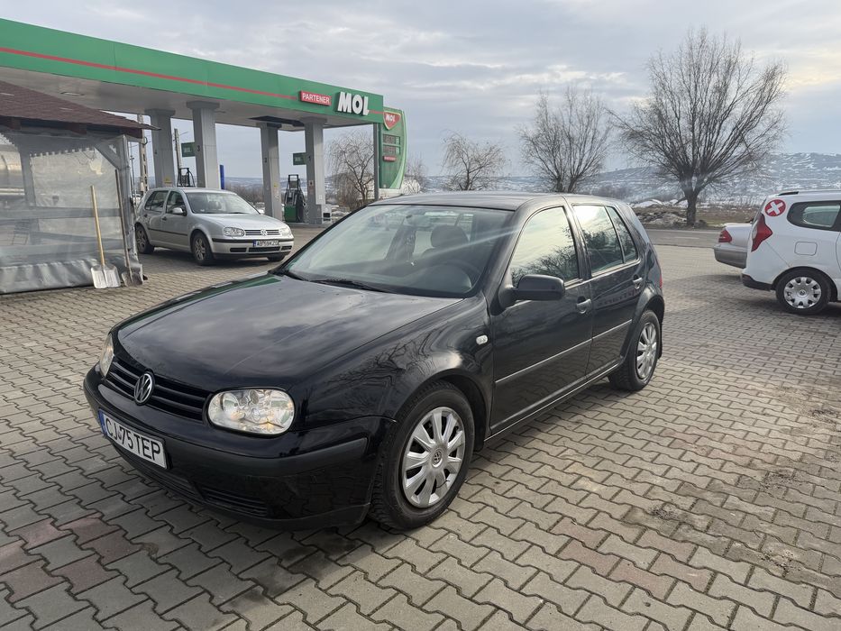 Vand Golf 4 acte la zi