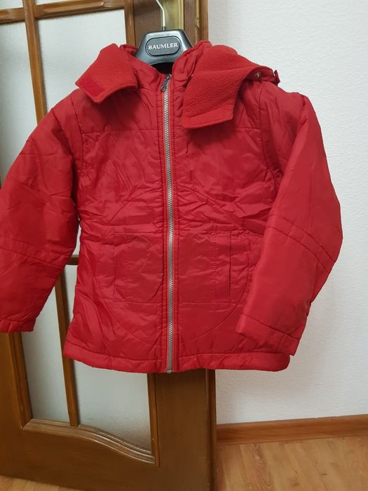 Продам куртку на девочку 5 лет Польша