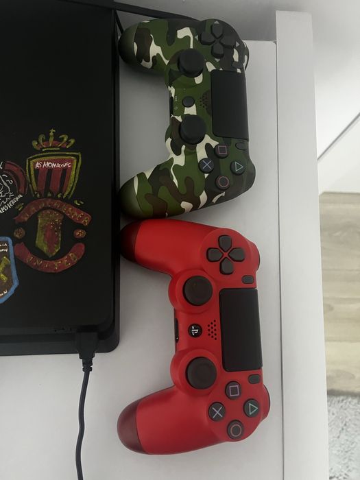 playstation 4 2 controalere+ 2 incarcatoare