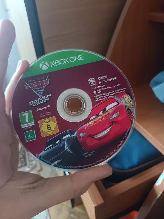 Vând joc Xbox one cars
