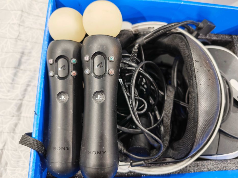 Vr очила и 2 бр контролери за PS4