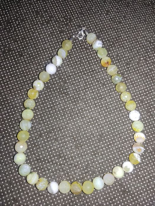 бусы из золотого апала