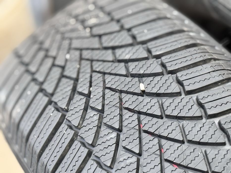 215/60/R17 Bridgestone Blizzak 4бр зимни Run Flat dot2624