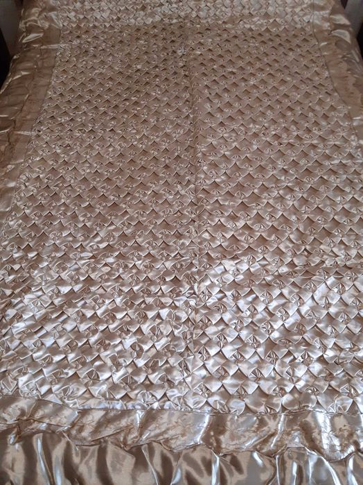 Продавам покривало за легло