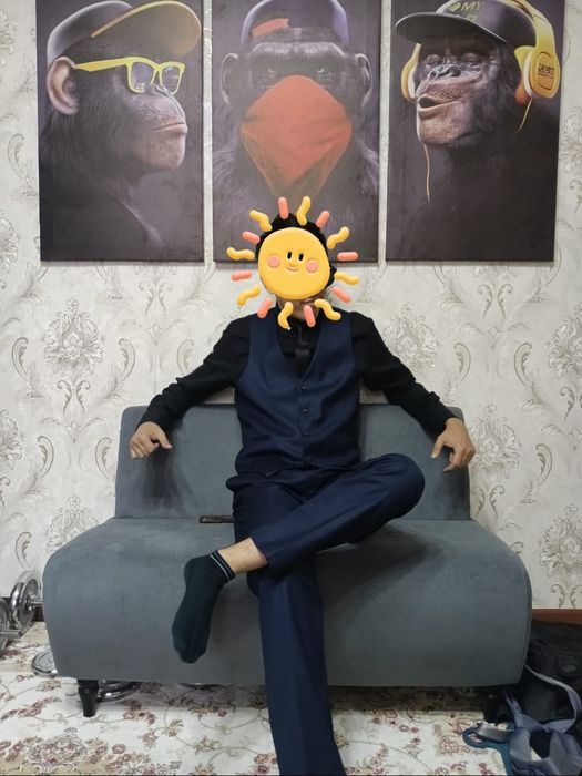 Костюм тройка. .