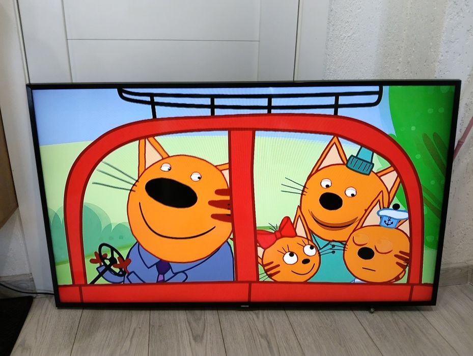Продам большой телевизор  smart tv