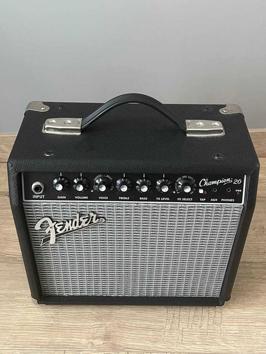Електрическа китара Squier Fender Stratocaster HSS + усилвател