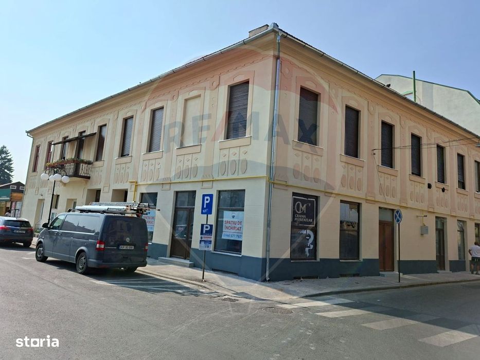 Spațiu comercial 75 mp  Piata Catedralei. Vitrină si acces din stradă