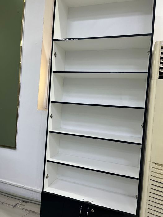 Шкаф со стеклами