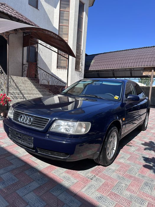 Автомобиль Ауди А6 С4 2,6 свежая.
