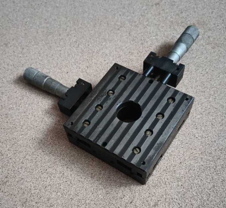 Микрометрични координатни маси