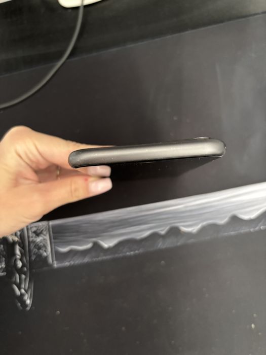 IPhone 11, 128 GB – 500lei (negociabil)