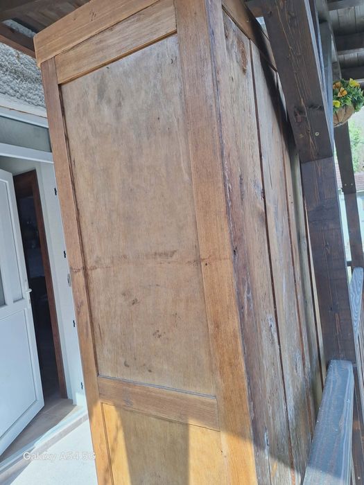 Двукрилен гардероб