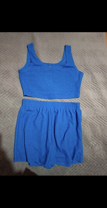 Set top și pantaloni scurți