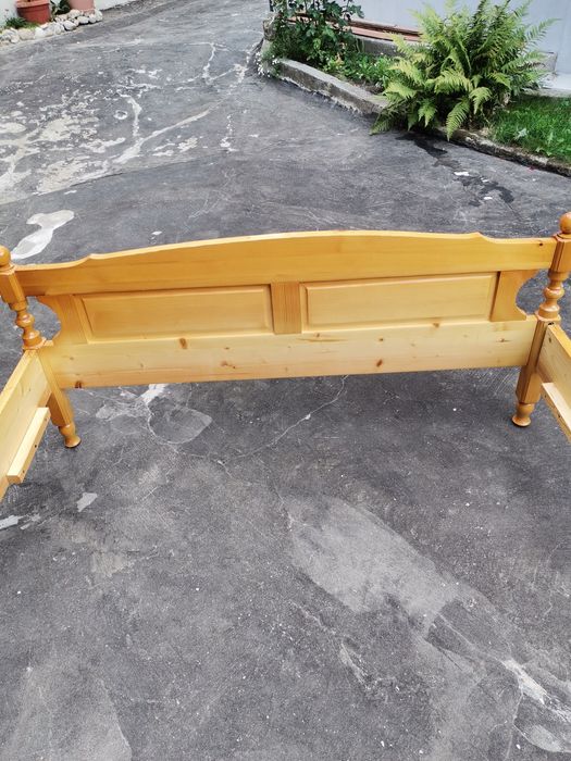 Дървено легло от чам