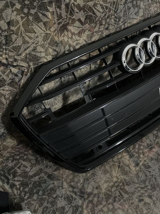 Grila fata  negru lucios AUDI A6 C8 40 TDI Mild Hybrid DFBA 4K0853651C