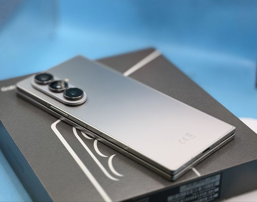 ГАРАНЦИОНЕН!!! Samsung Galaxy Z Fold7, 12GB RAM, 256GB, 5G, Silver Shadow + подарък 45W зарядно