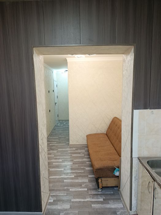 Qora qamish soy boyi 1xonali kvartira sotiladi.