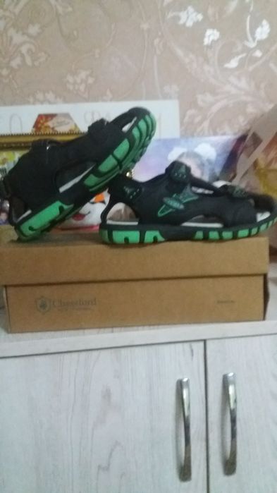 Продам новые сандалии для мальчика .31 размер