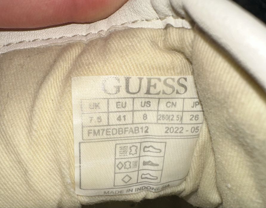 adidasi guess uri