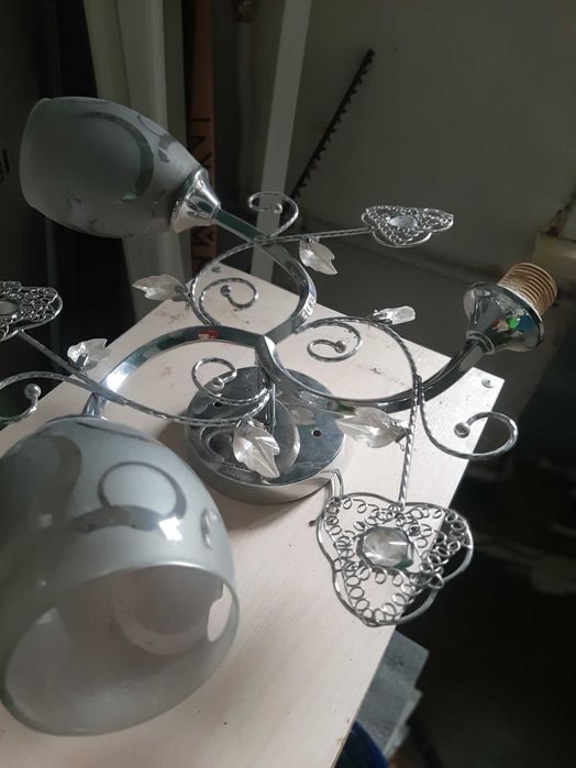 Отдам люстру на 3