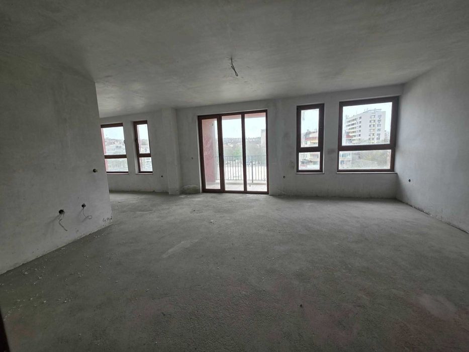 Апартамент с три спални в Центъра на гр.Хасково