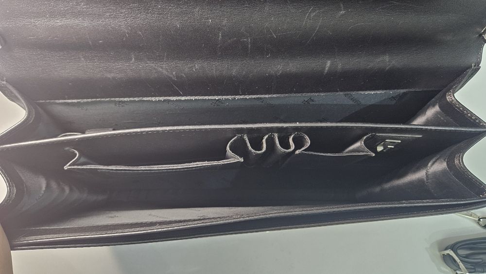 Портфель NERI KARRA кожаный