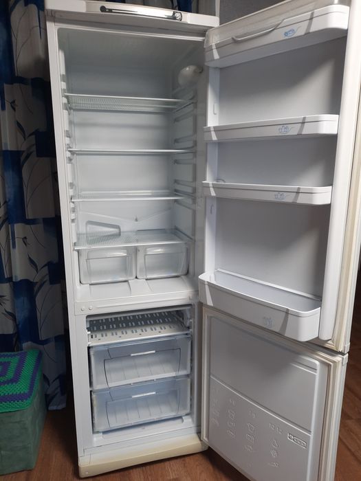Продам холодильник INDESIT