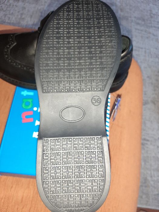 Туфли кожаные на мальчика 36 размер.