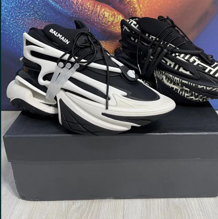 Balmain unicorn black and white