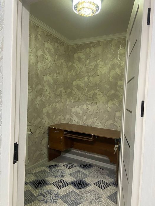 Чилонзор 2 хона 3 клинган. 4 чи этаж 500.у.е. +маклер