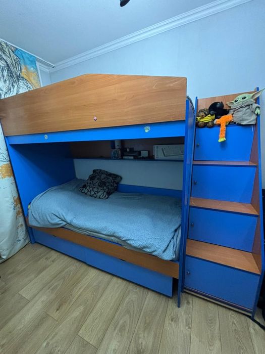 Продам двух ярусную кровать!