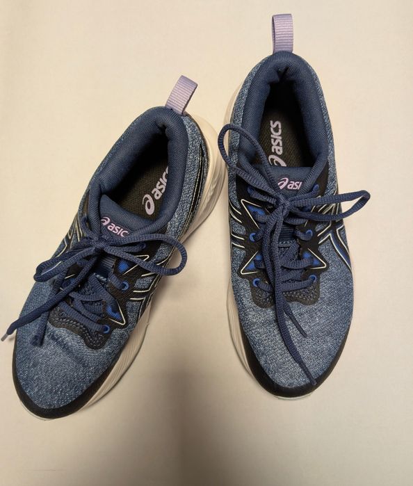 Pantofi Sport Asics-marimea 37-purtati foarte puțin