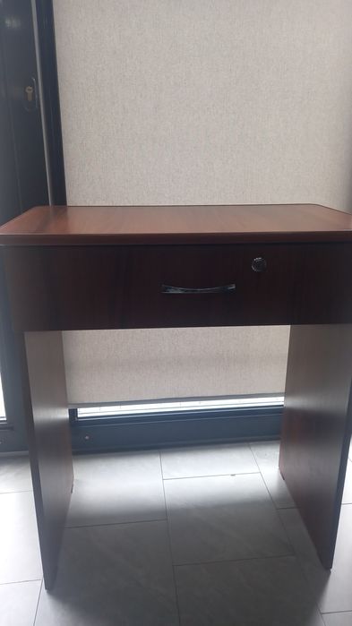 Продам стол лдсп