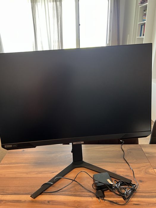 Monitor Gaming Samsung Odyssey G4 27” – 240Hz, 1ms, IPS, HDR10