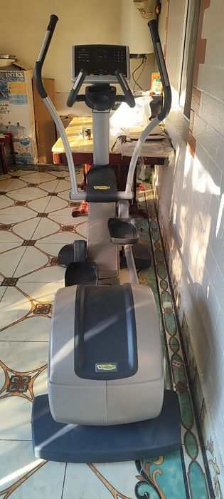 Эллиптический тренажёр профессиональный